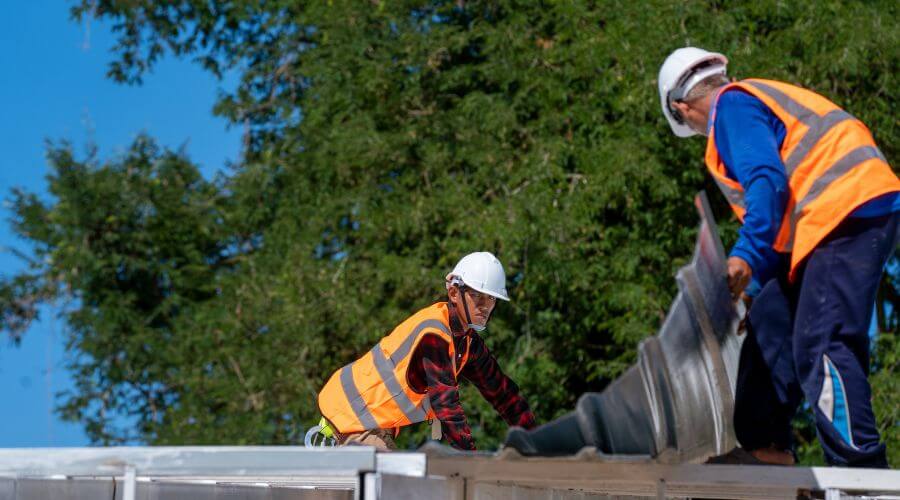 Professional residential roofers in Lynnville, IA